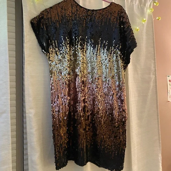 Bloomingdale's | Dresses | Sequin Shift Dress Size 8 Great For The Holidays  Bought From Bloomingdales | Poshmark